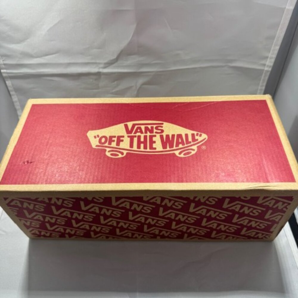 New in Box- Women's Vans Asher Slip-On Skate Shoes in Black Women's 7.5 - Picture 7 of 7